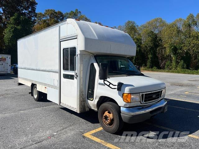 Ford E-350 탑차 트럭