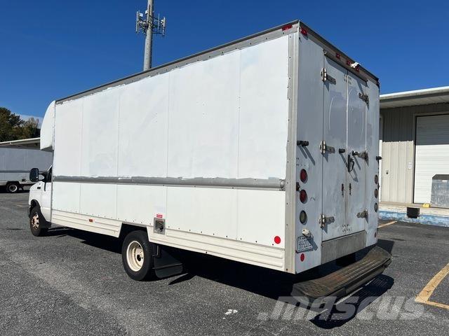 Ford E-350 탑차 트럭