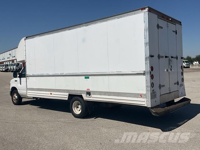 Ford E-350 탑차 트럭