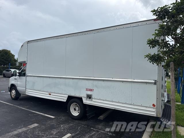 Ford E-350 탑차 트럭