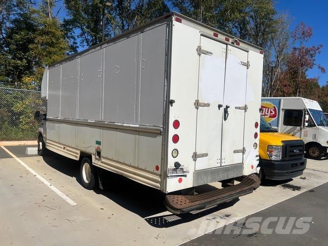 Ford E-350 패널 화물차