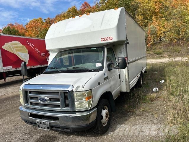 Ford E-350 패널 화물차