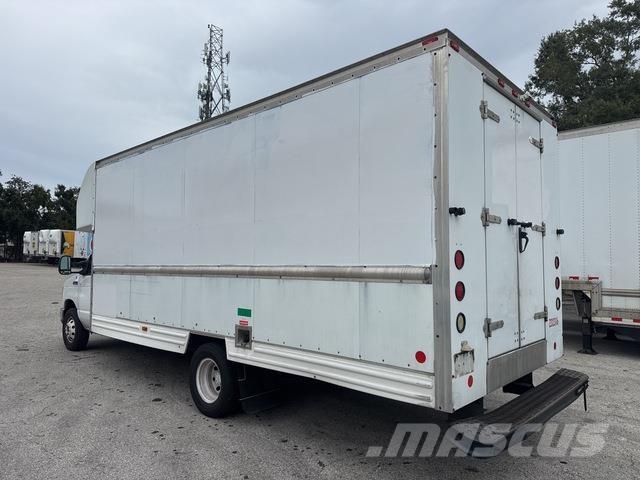 Ford E-350 탑차 트럭