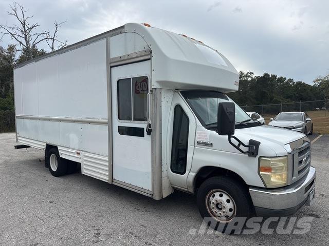 Ford E-350 탑차 트럭