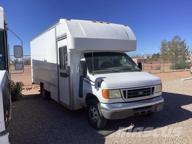 Ford E-350 탑차 트럭