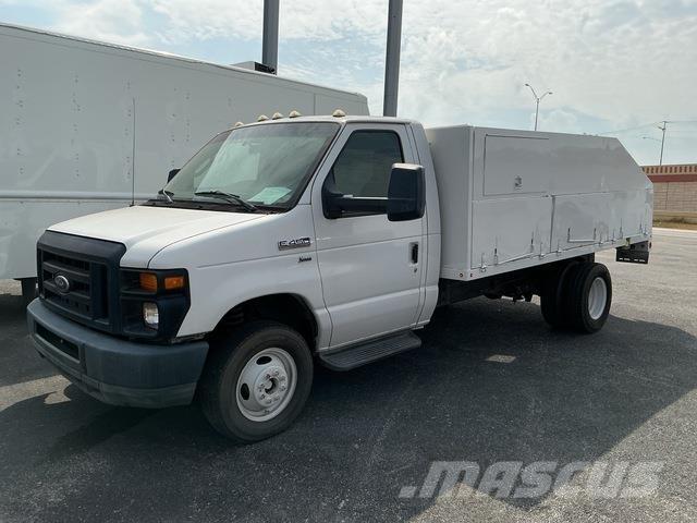Ford E-450 미네랄 살포기