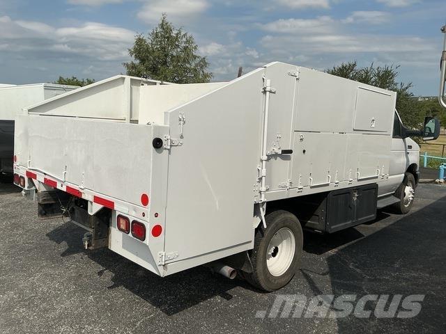 Ford E-450 미네랄 살포기