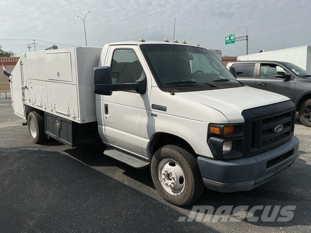 Ford E-450 미네랄 살포기