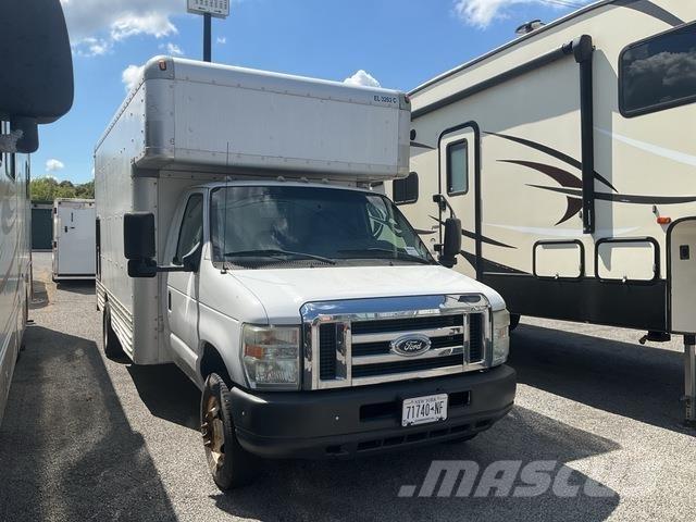 Ford E-450 탑차 트럭