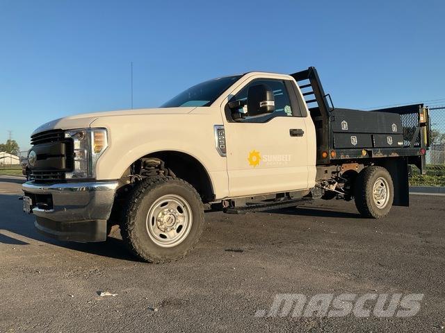 Ford F-250 플랫베드/드롭사이드 트럭