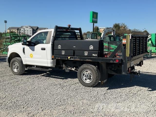 Ford F-250 플랫베드/드롭사이드 트럭