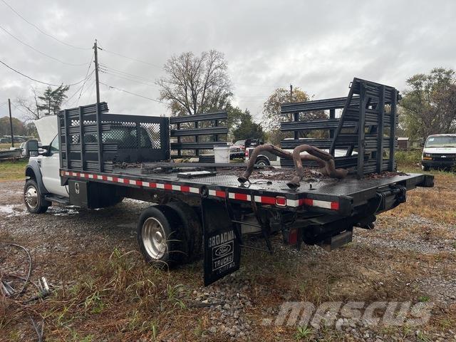 Ford F-550 플랫베드/드롭사이드 트럭