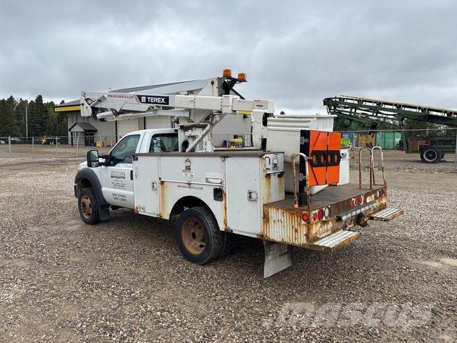 Ford F-550 트럭 탑재 고소작업대