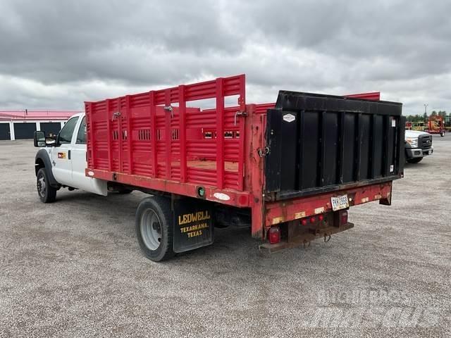 Ford F-550 플랫베드/드롭사이드 트럭