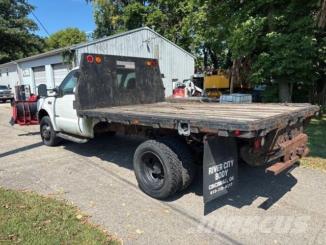Ford F-550 플랫베드/드롭사이드 트럭