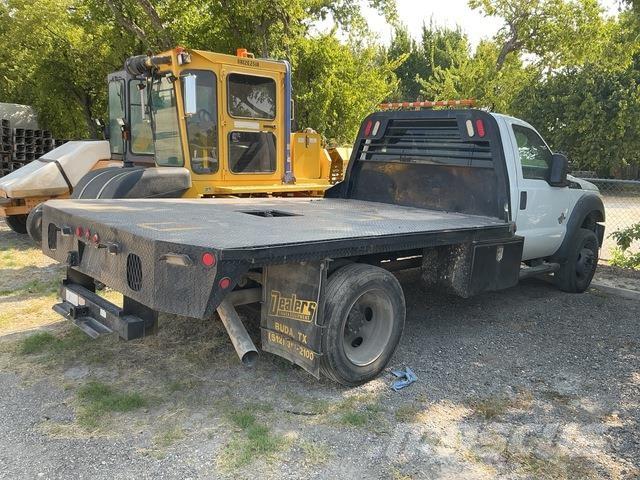 Ford F-550 플랫베드/드롭사이드 트럭