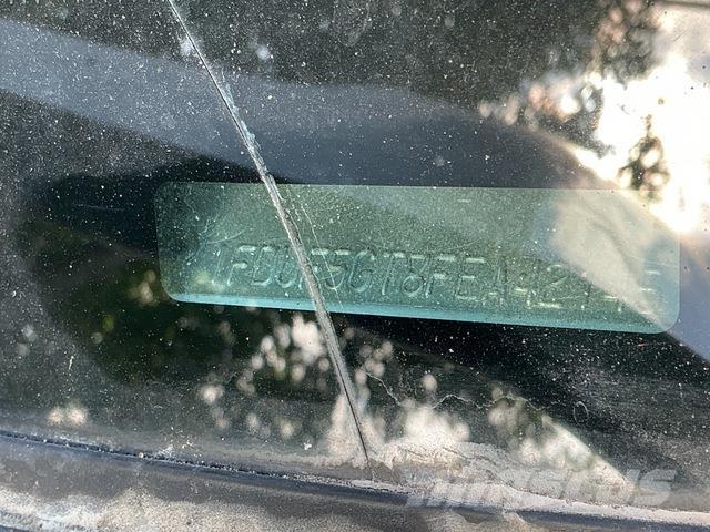 Ford F-550 플랫베드/드롭사이드 트럭