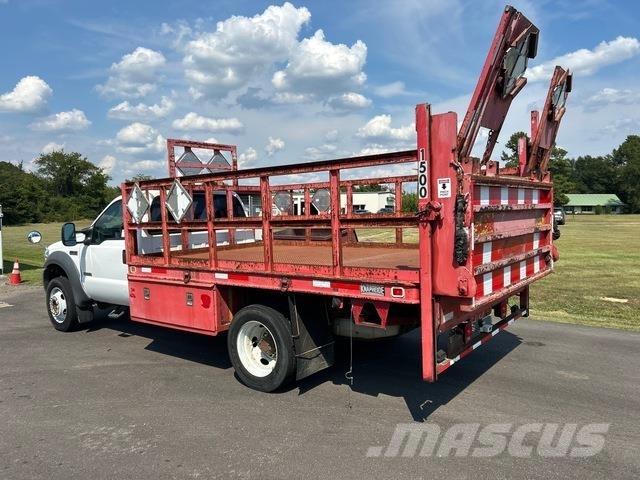 Ford F-550 플랫베드/드롭사이드 트럭