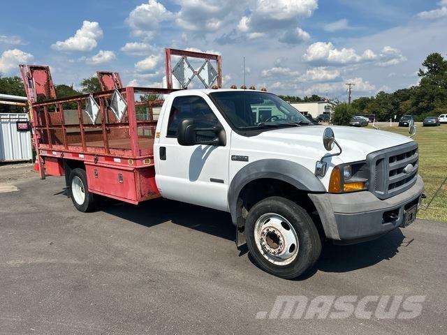 Ford F-550 플랫베드/드롭사이드 트럭