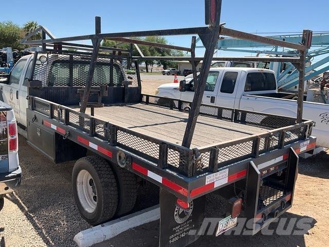 Ford F-550 플랫베드/드롭사이드 트럭