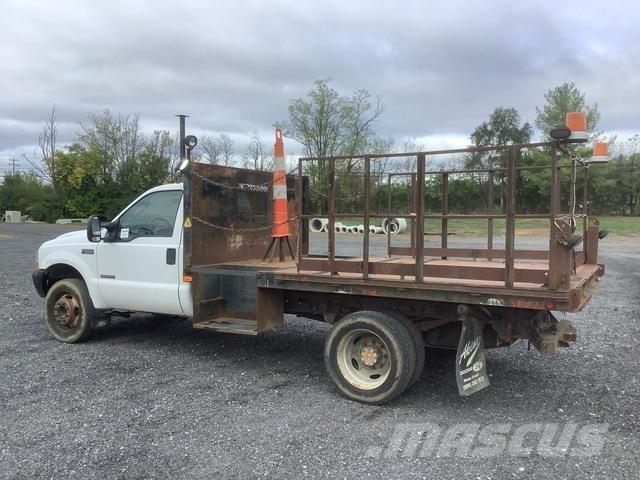 Ford F-550 플랫베드/드롭사이드 트럭