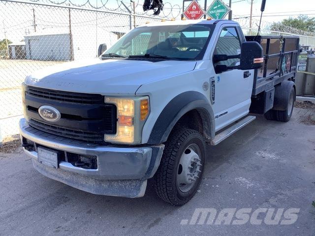 Ford F-550 플랫베드/드롭사이드 트럭