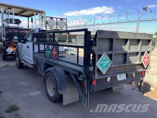 Ford F-550 플랫베드/드롭사이드 트럭