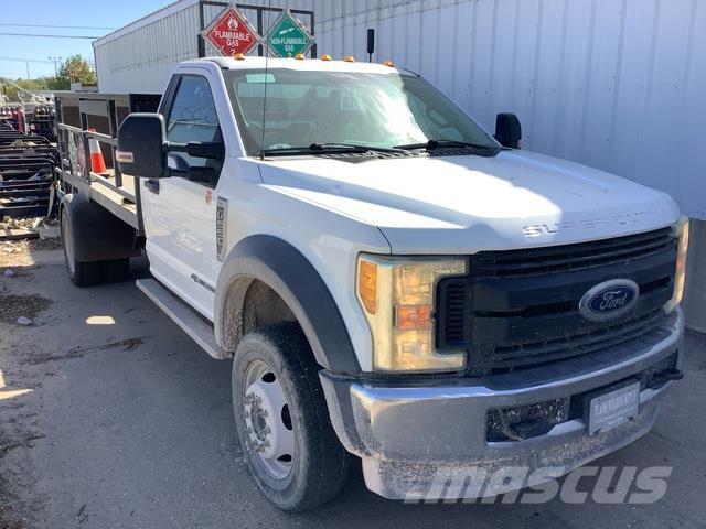 Ford F-550 플랫베드/드롭사이드 트럭