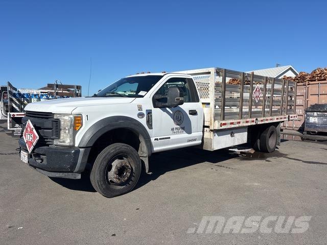 Ford F-550 플랫베드/드롭사이드 트럭