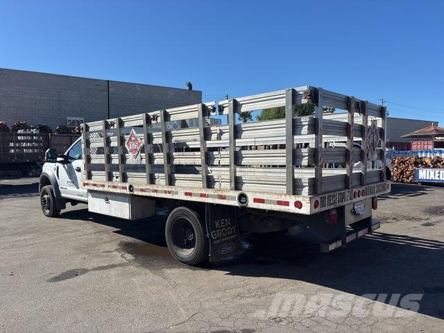 Ford F-550 플랫베드/드롭사이드 트럭