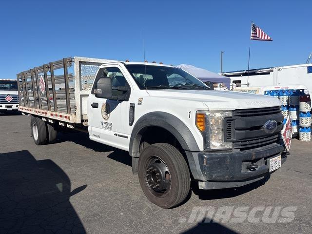 Ford F-550 플랫베드/드롭사이드 트럭