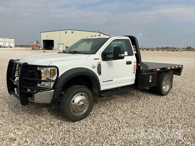 Ford F-550 플랫베드/드롭사이드 트럭