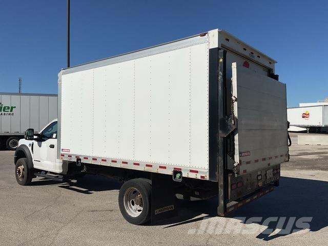 Ford F-550 탑차 트럭