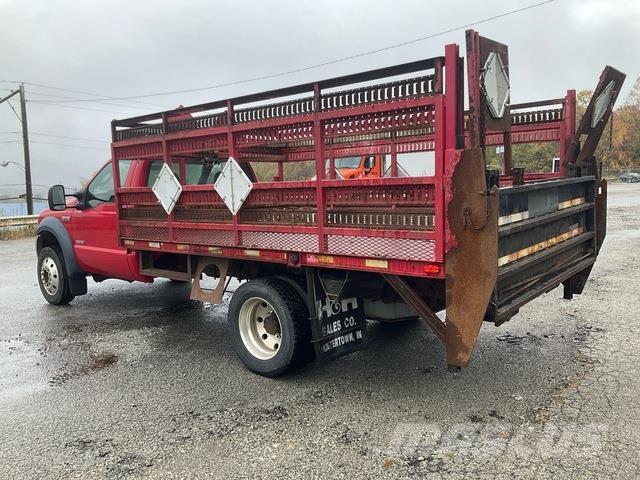 Ford F-550 플랫베드/드롭사이드 트럭