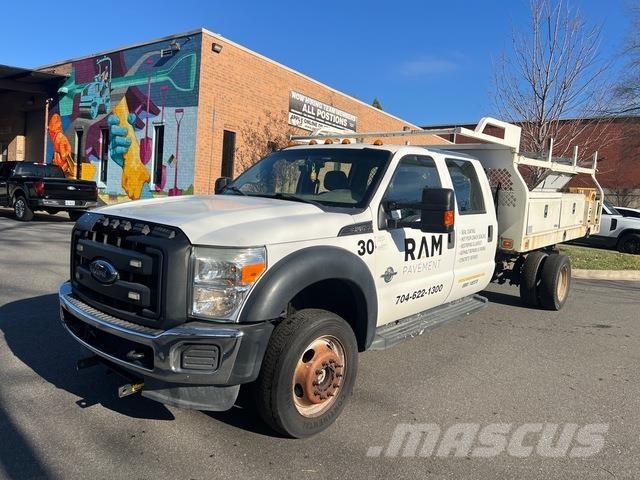 Ford F-550 플랫베드/드롭사이드 트럭