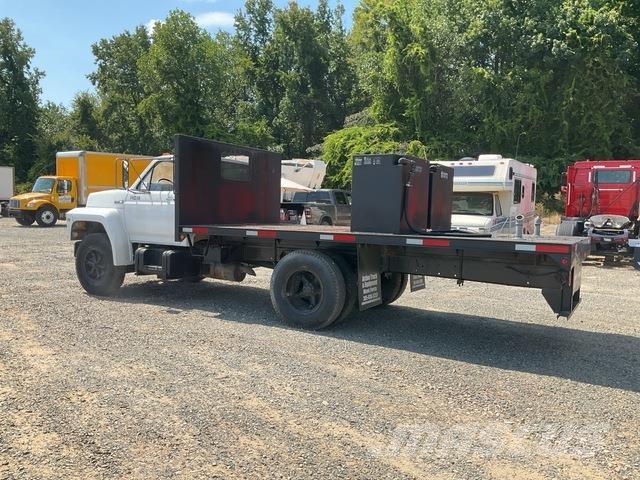 Ford F-600 플랫베드/드롭사이드 트럭