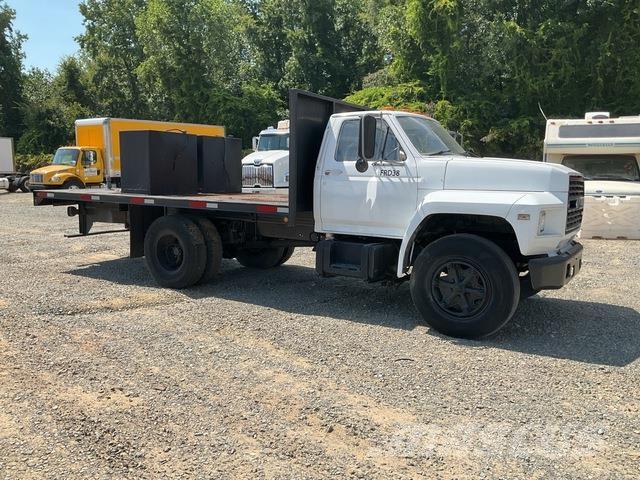 Ford F-600 플랫베드/드롭사이드 트럭