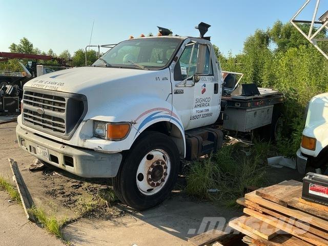 Ford F-650 플랫베드/드롭사이드 트럭