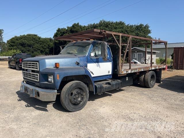 Ford F-700 플랫베드/드롭사이드 트럭