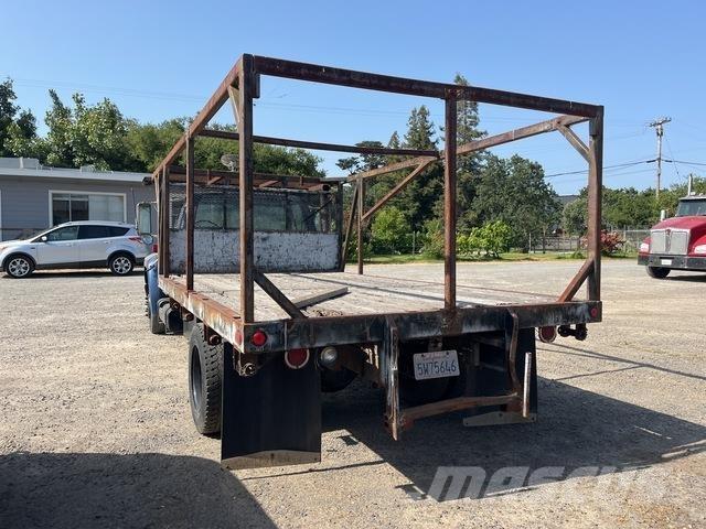 Ford F-700 플랫베드/드롭사이드 트럭