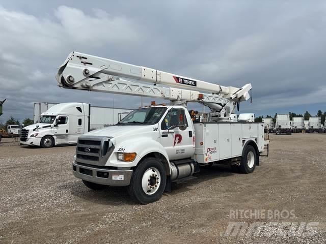 Ford F-750 트럭 탑재 고소작업대
