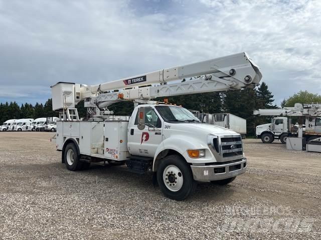 Ford F-750 트럭 탑재 고소작업대