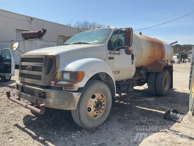Ford F-750 급수차