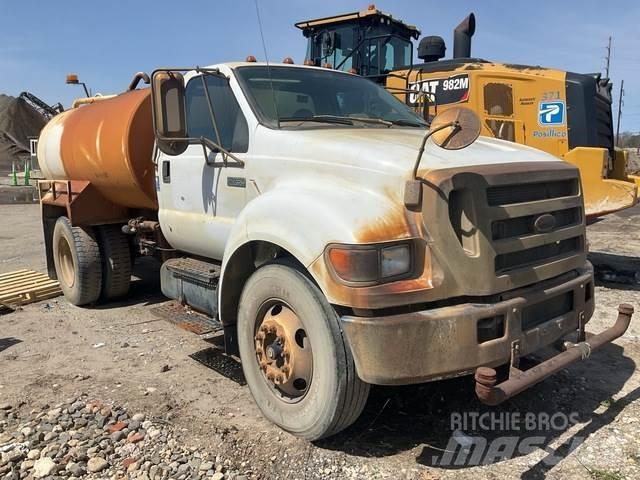 Ford F-750 급수차
