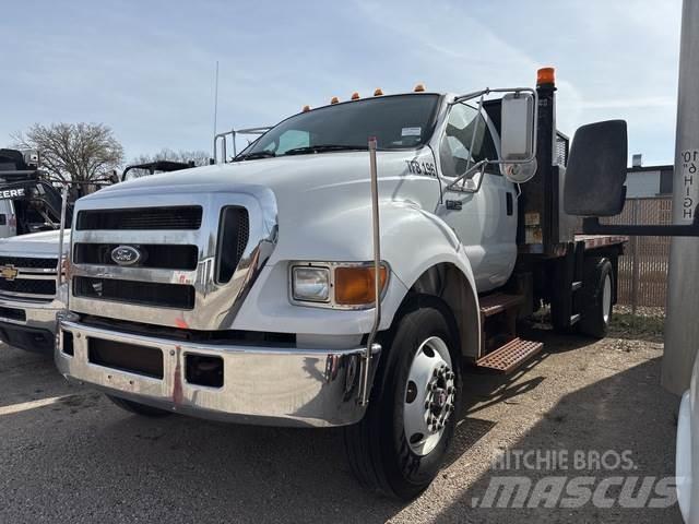 Ford F-750 플랫베드/드롭사이드 트럭