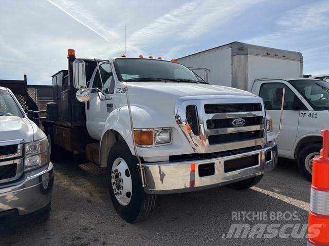 Ford F-750 플랫베드/드롭사이드 트럭
