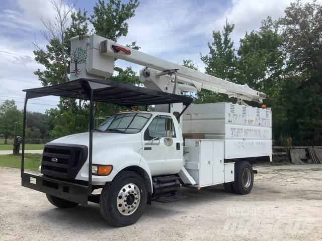 Ford F-750 트럭 탑재 고소작업대