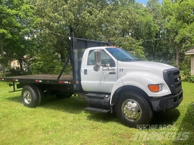 Ford F-750 플랫베드/드롭사이드 트럭