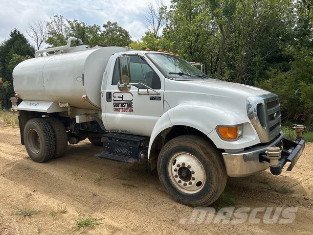 Ford F-750 급수차