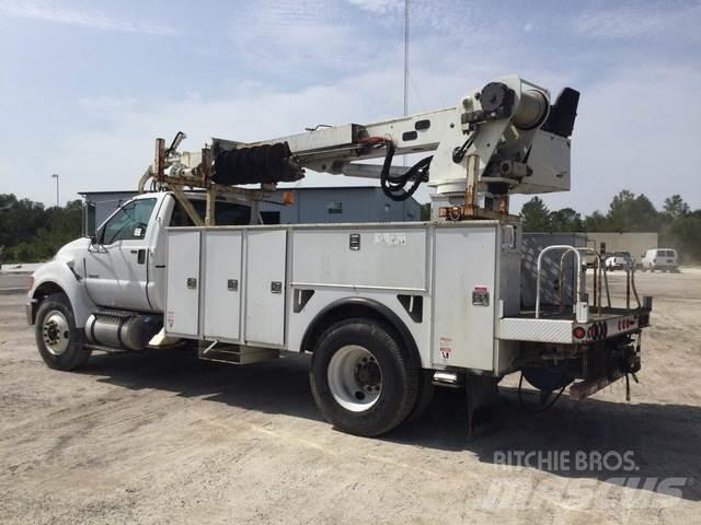 Ford F-750 이동식 드릴 리그 트럭